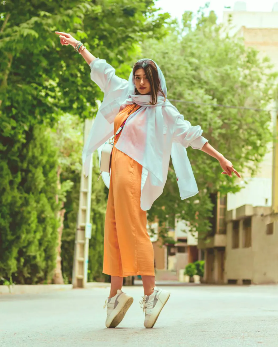 Why Tangerine Is The Color Everyone Is Wearing Right Now