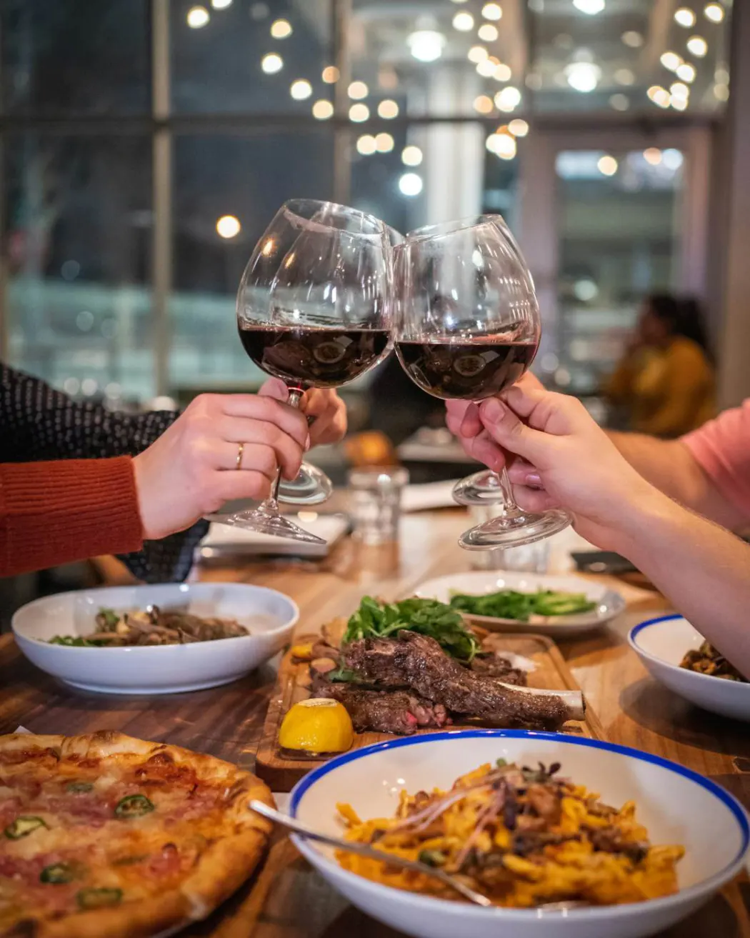 The Easy Fall Wine Pairing Guide For Your Next Dinner Party