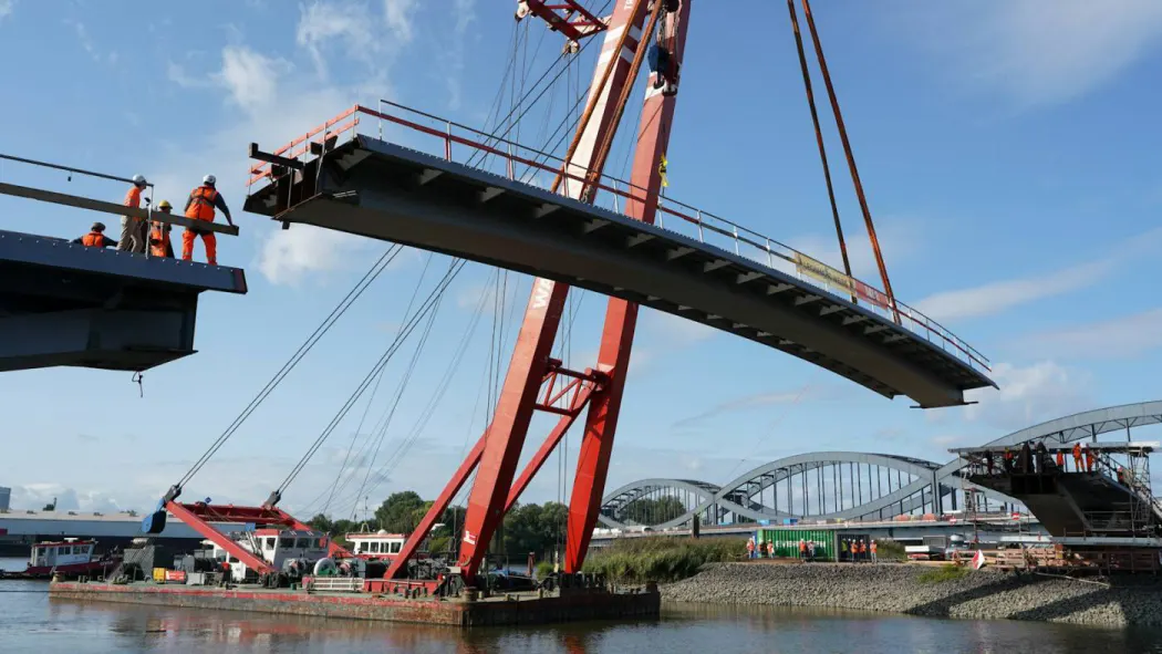 River Bridge Replacement Reaches Milestone As Final Steel Span Lifted Into Place