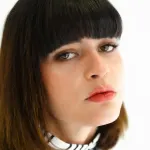 Bright, Bold And Simple: The New Studio Portrait Aesthetic